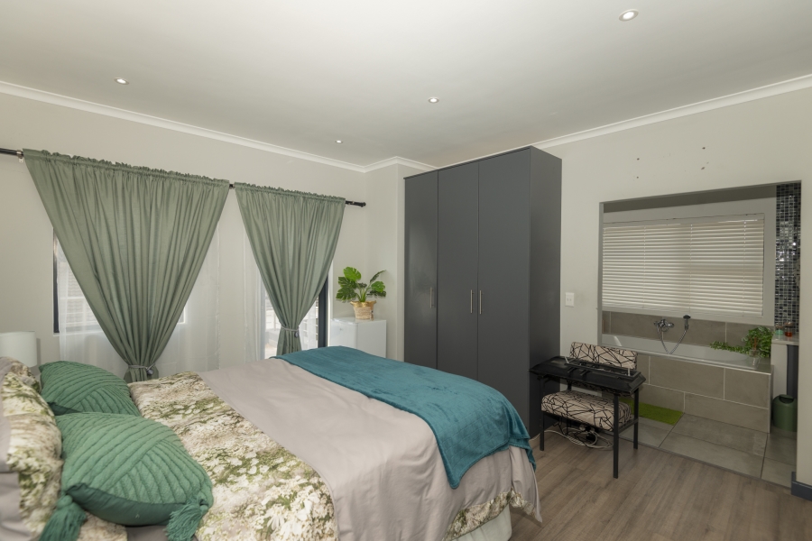 4 Bedroom Property for Sale in Country Club Western Cape